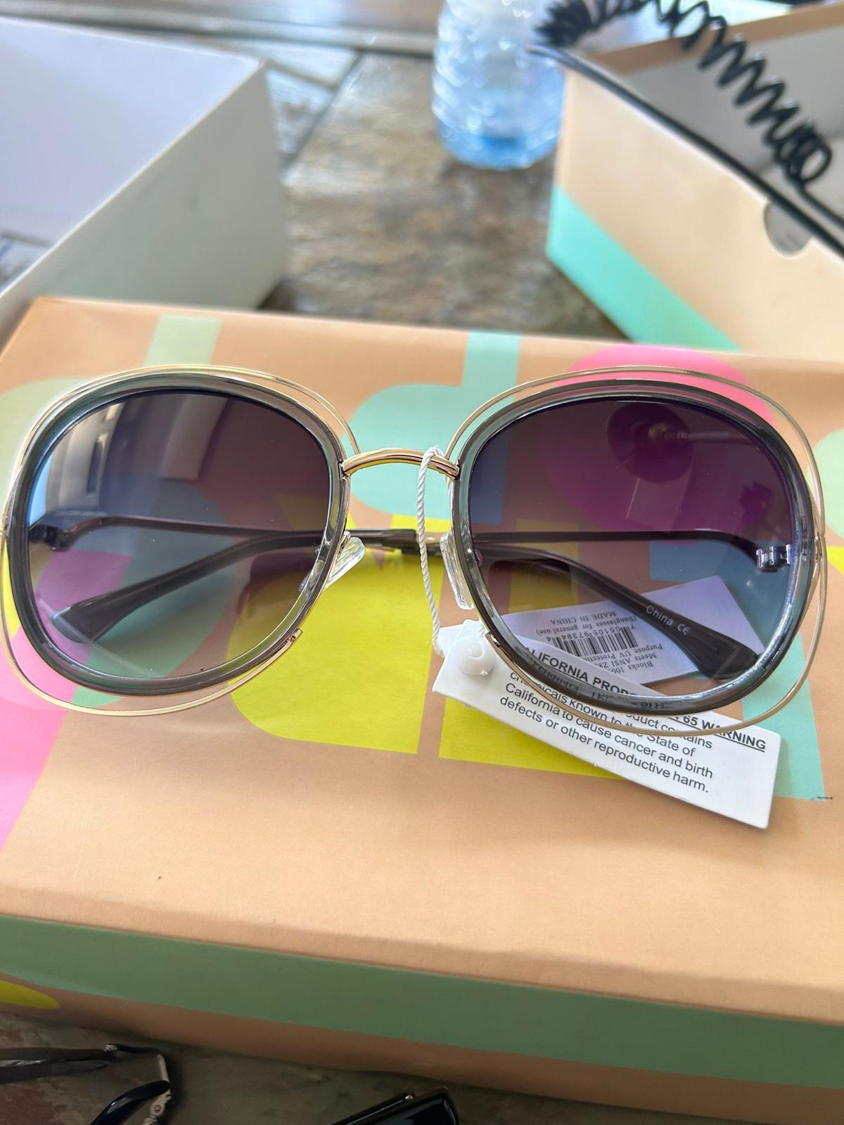 Oversized round sunglasses with smoke gradient lenses